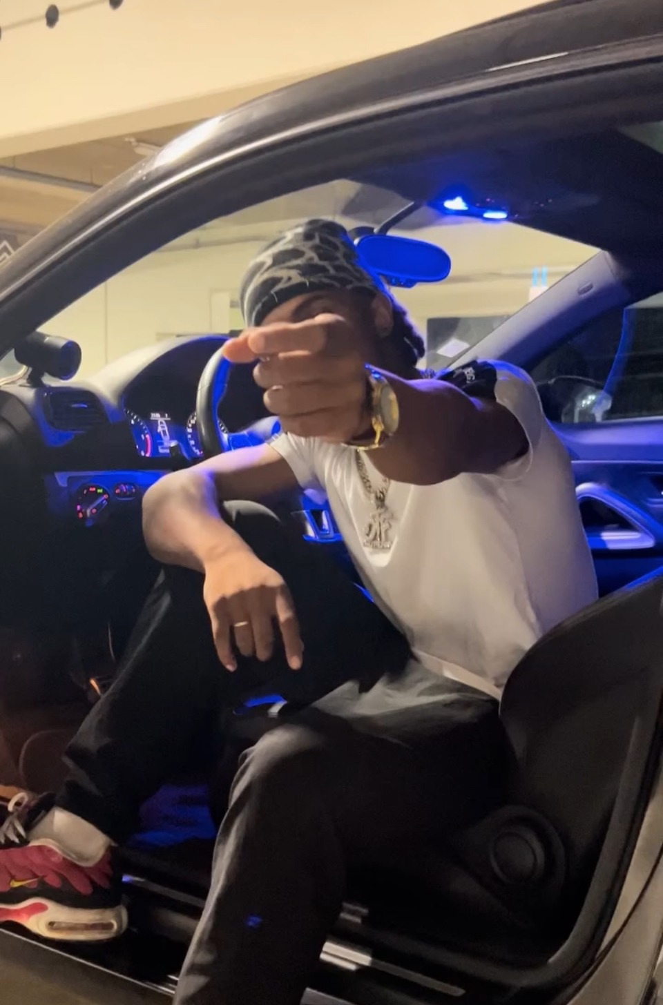 Profil de Lonis, 19 ans, Boite gay à Denens