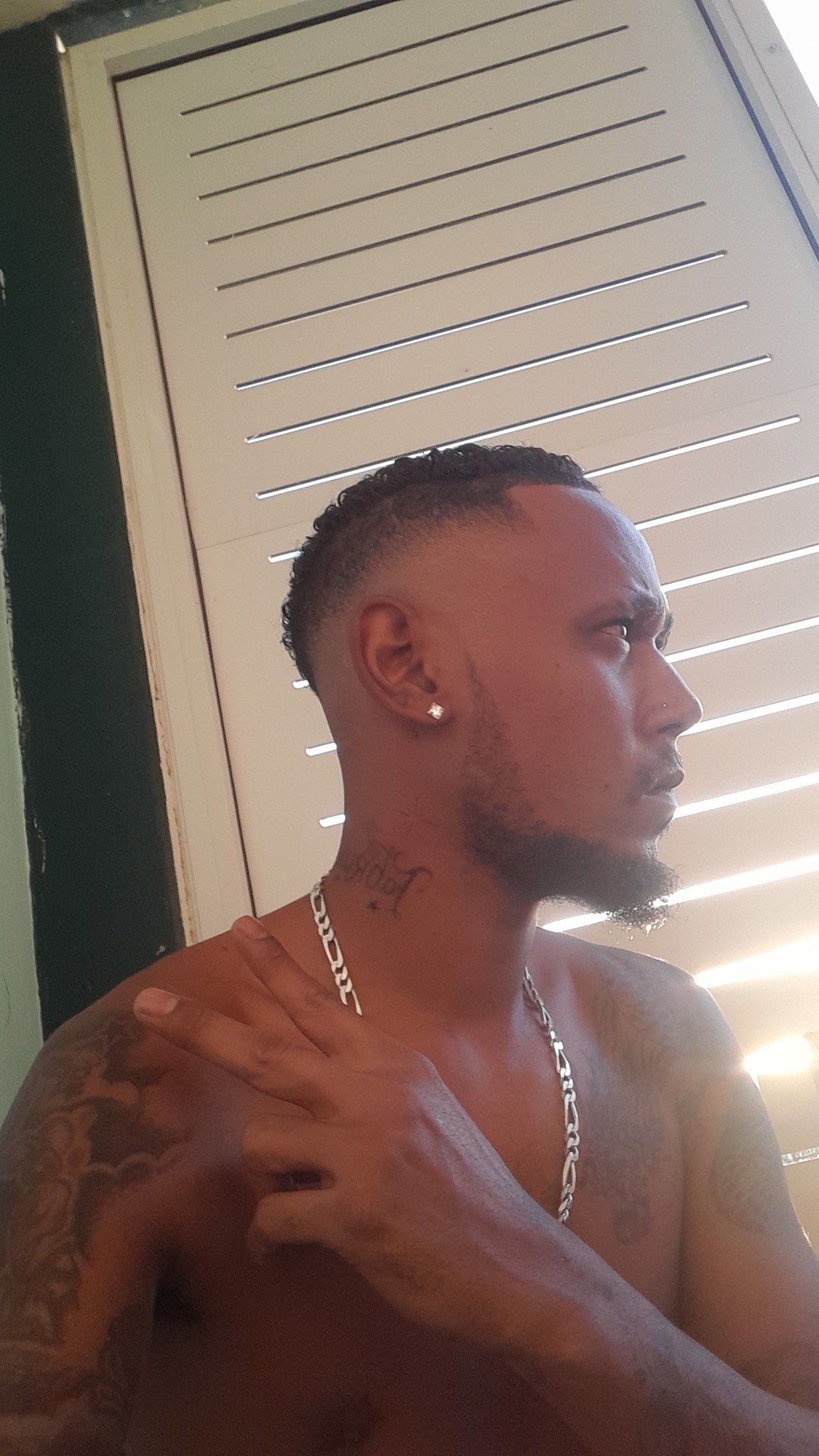 Profil de Hillal, 34 ans, Boite gay à Münchenwiler