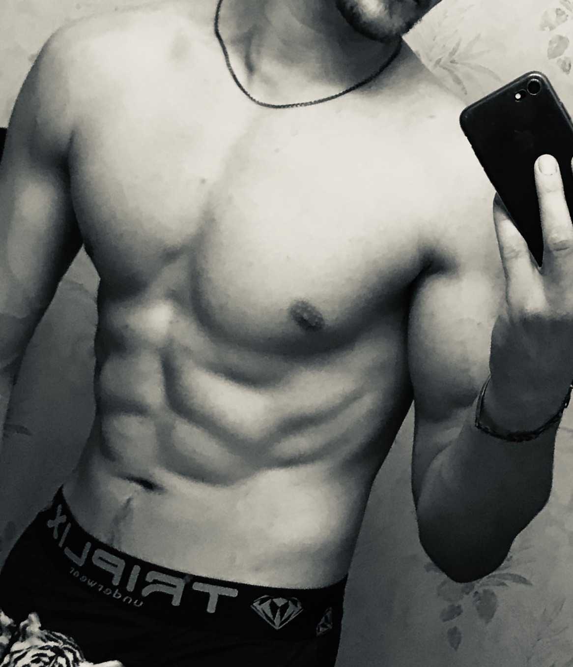 Profil de Ghjuvanni, 27 ans, Boite gay à Henniez