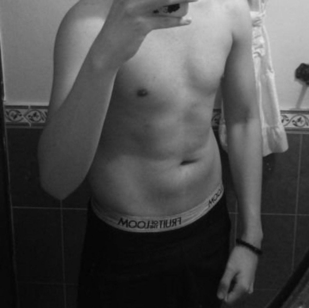 Profil de Younous, 24 ans, Boite gay à Tschlin