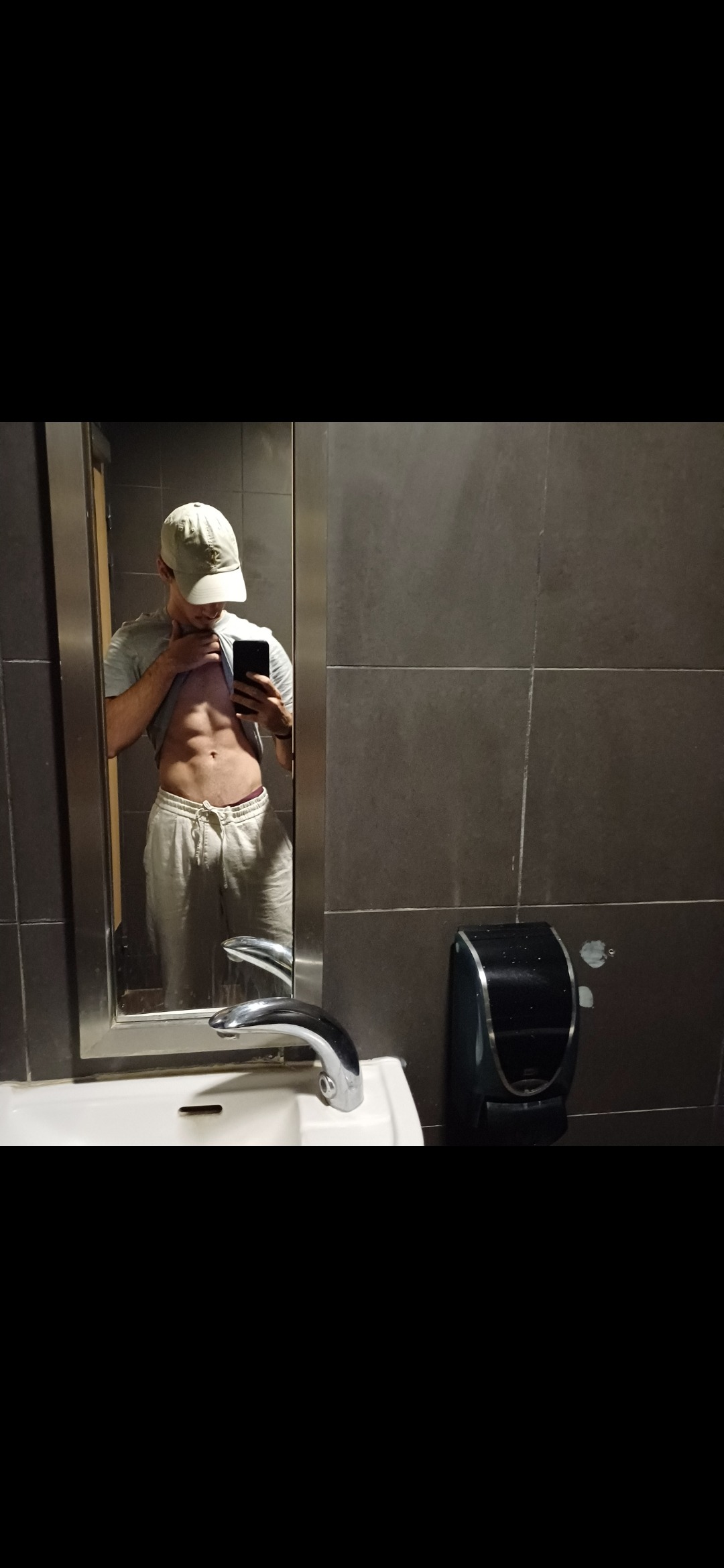 Profil de Katib, 21 ans, Boite gay à Erde
