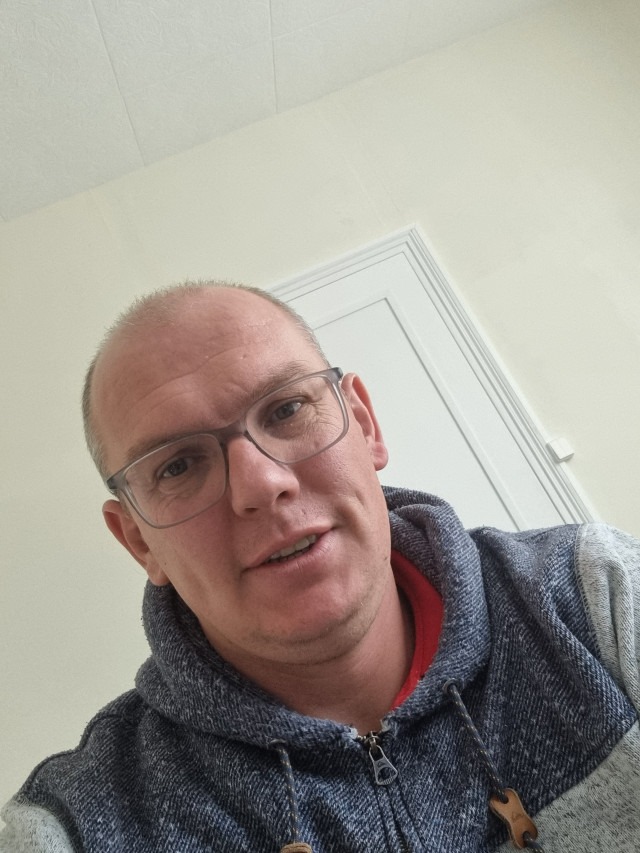 Profil de Sauveur, 42 ans, Boite gay à Worben