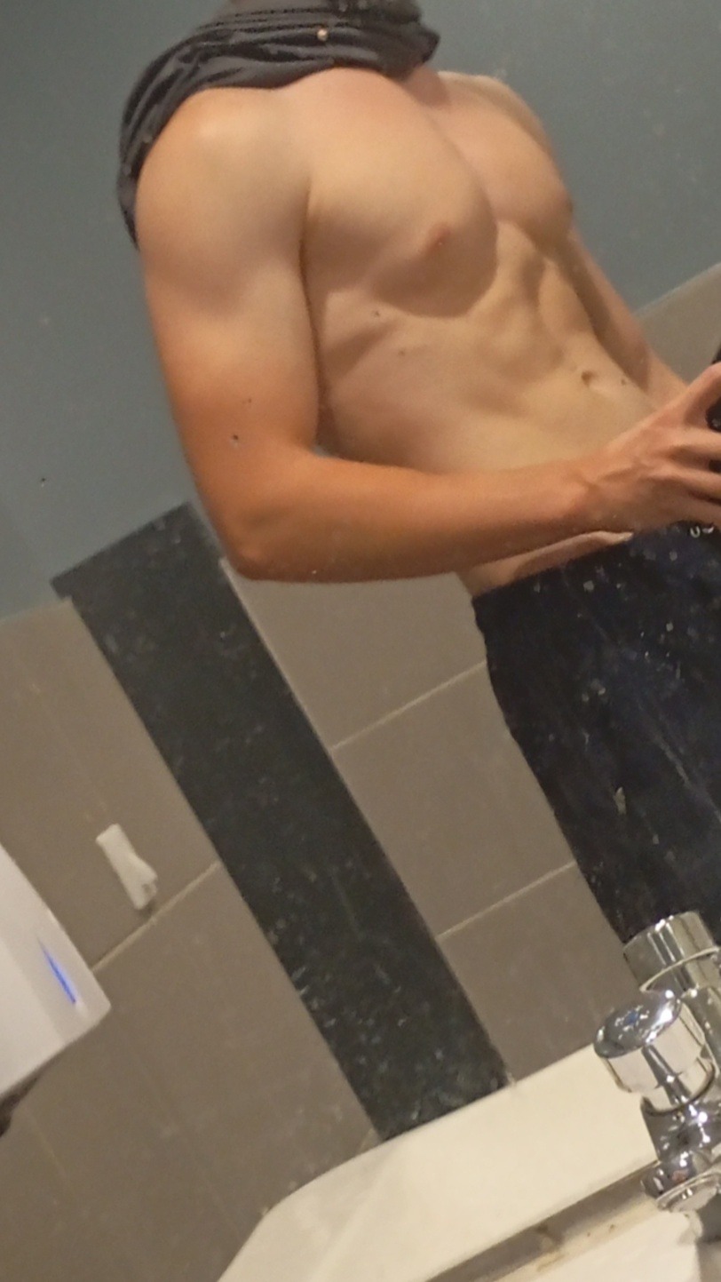 Profil de Khelifa, 19 ans, Boite gay à Avenches