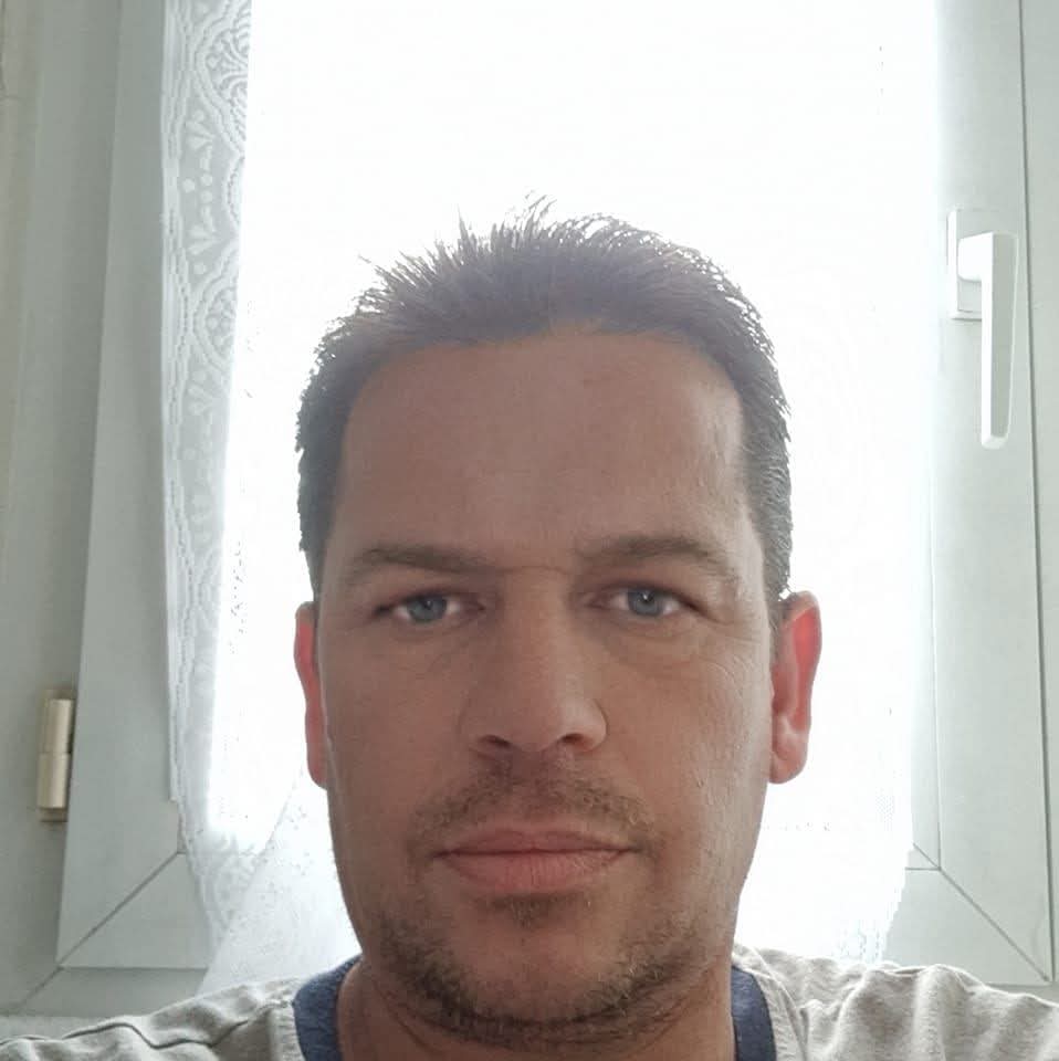Profil de Yoni, 50 ans, Boite gay à Aclens