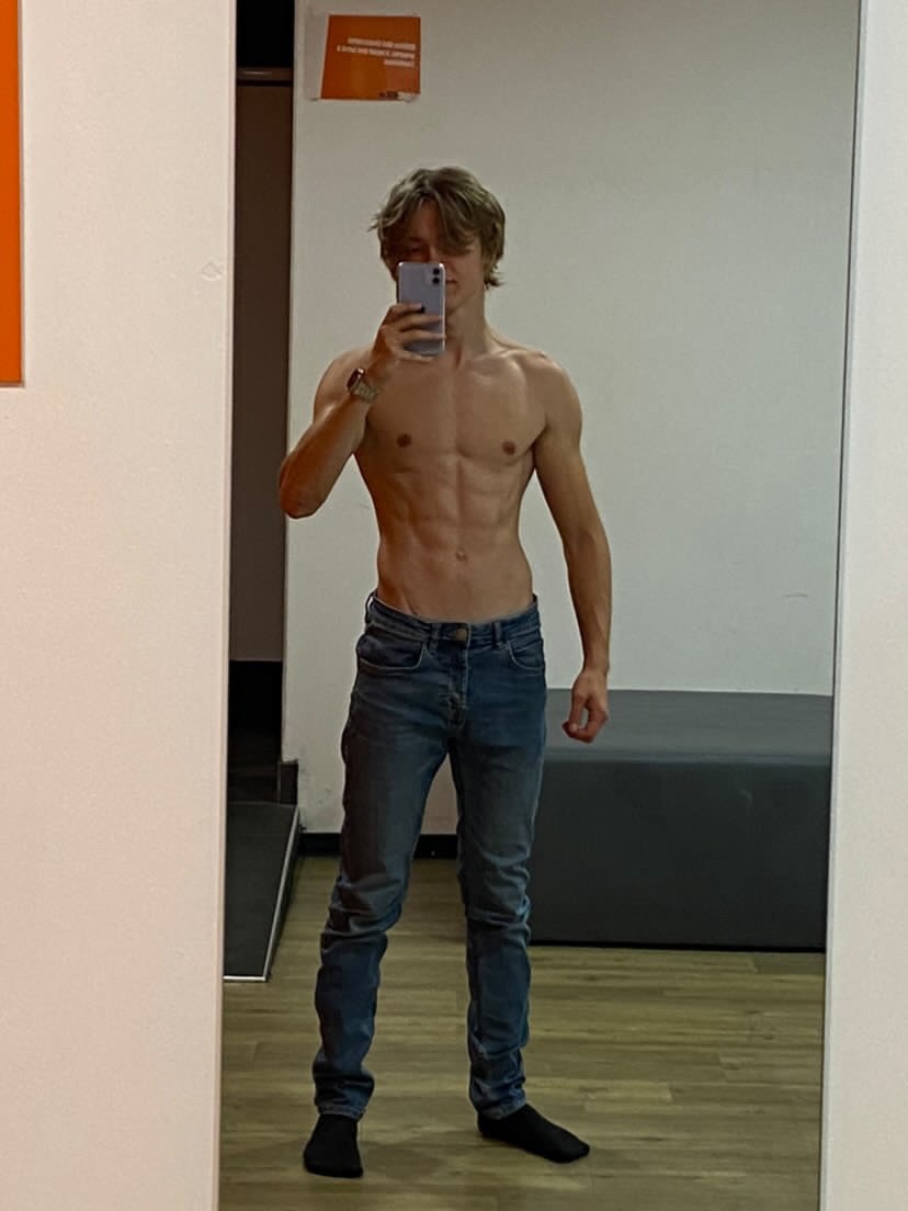 Profil de Makenson, 25 ans, Boite gay à Worben