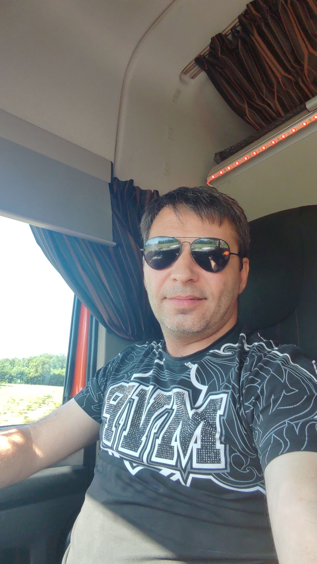 Profil de Nejim, 48 ans, Boite gay à Brunnen