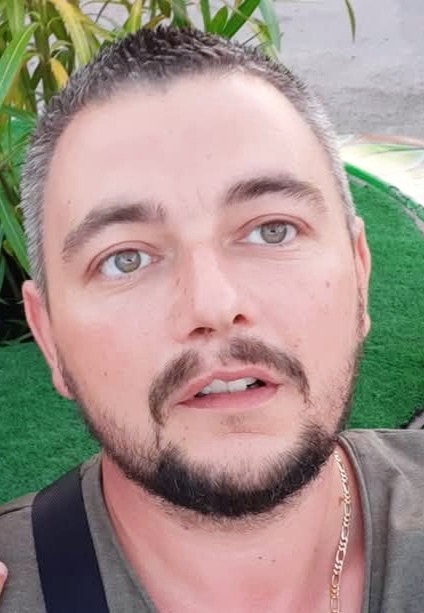 Profil de Hazedine, 43 ans, Boite gay à Trun