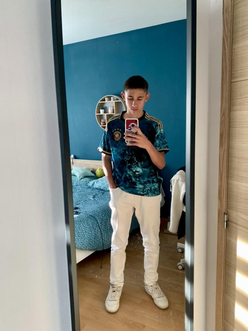 Profil de Jebril, 18 ans, Boite gay à Oberwald