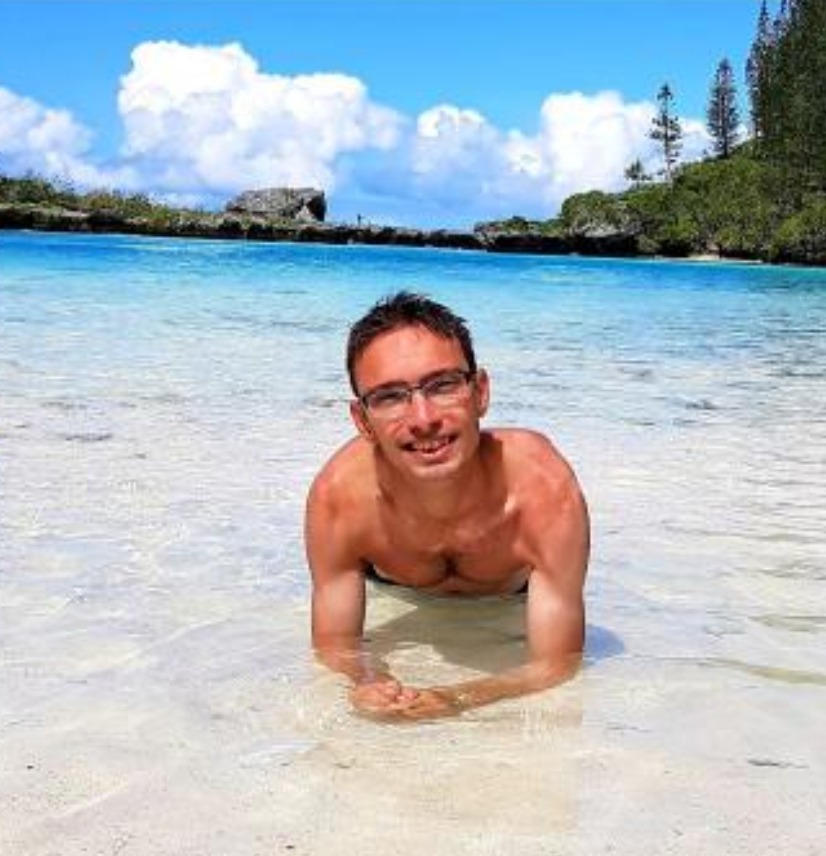 Profil de Nikos, 32 ans, Boite gay à Isone