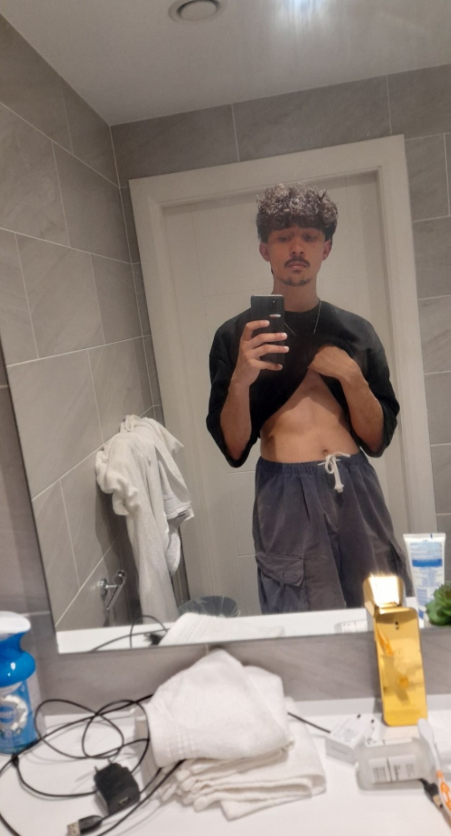 Profil de Makine, 22 ans, Boite gay à Corbeyrier
