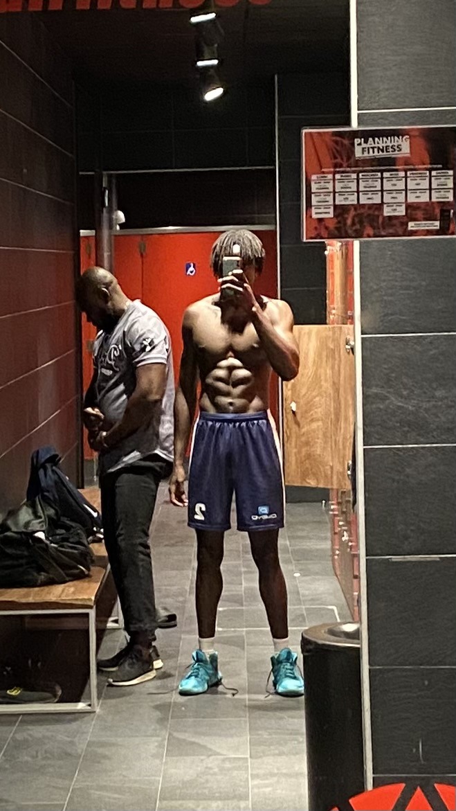 Profil de Safi, 23 ans, Boite gay à Oberems