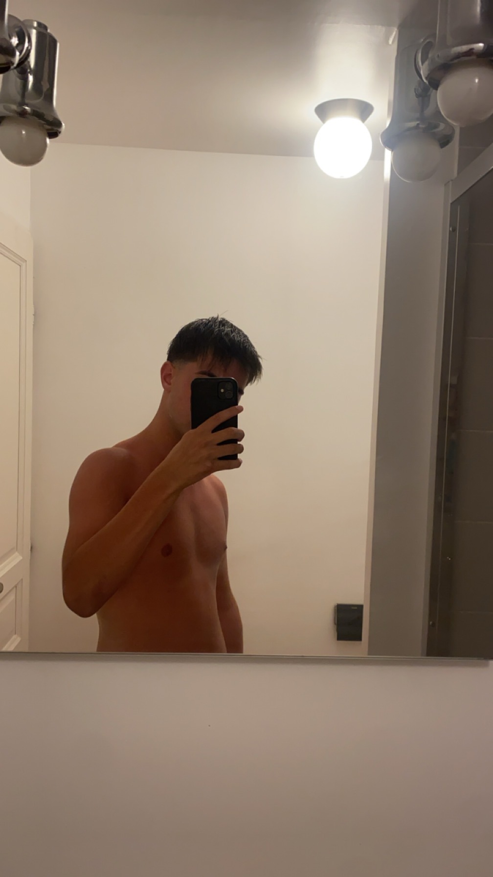 Profil de Costantino, 19 ans, Boite gay à Ebnet