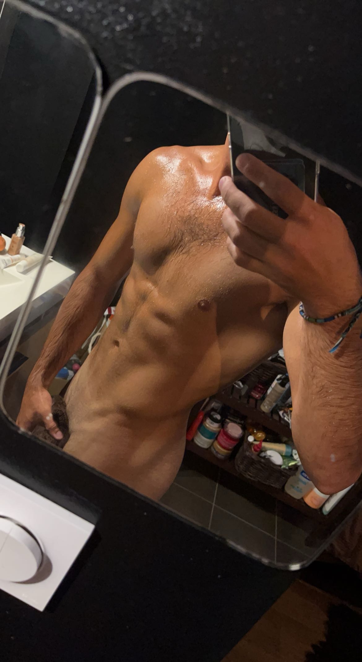 Profil de Adham, 23 ans, Boite gay à Zignau