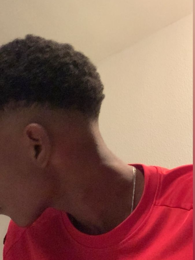 Profil de Edine, 22 ans, Boite gay à Böbikon