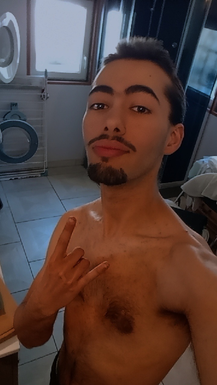 Profil de Kader, 20 ans, Boite gay à Le Vaud
