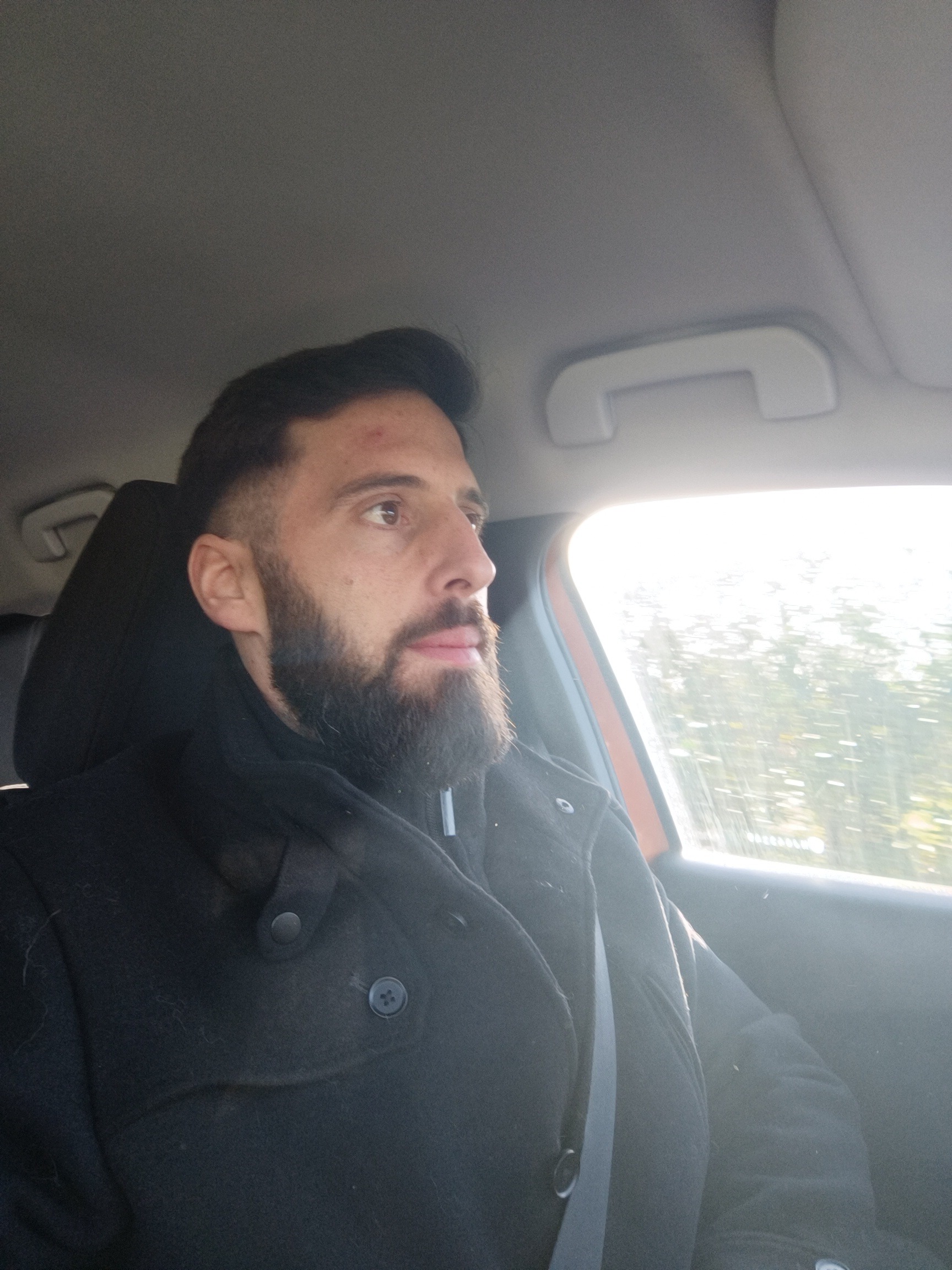 Profil de Hycham, 32 ans, Boite gay à Oberwald