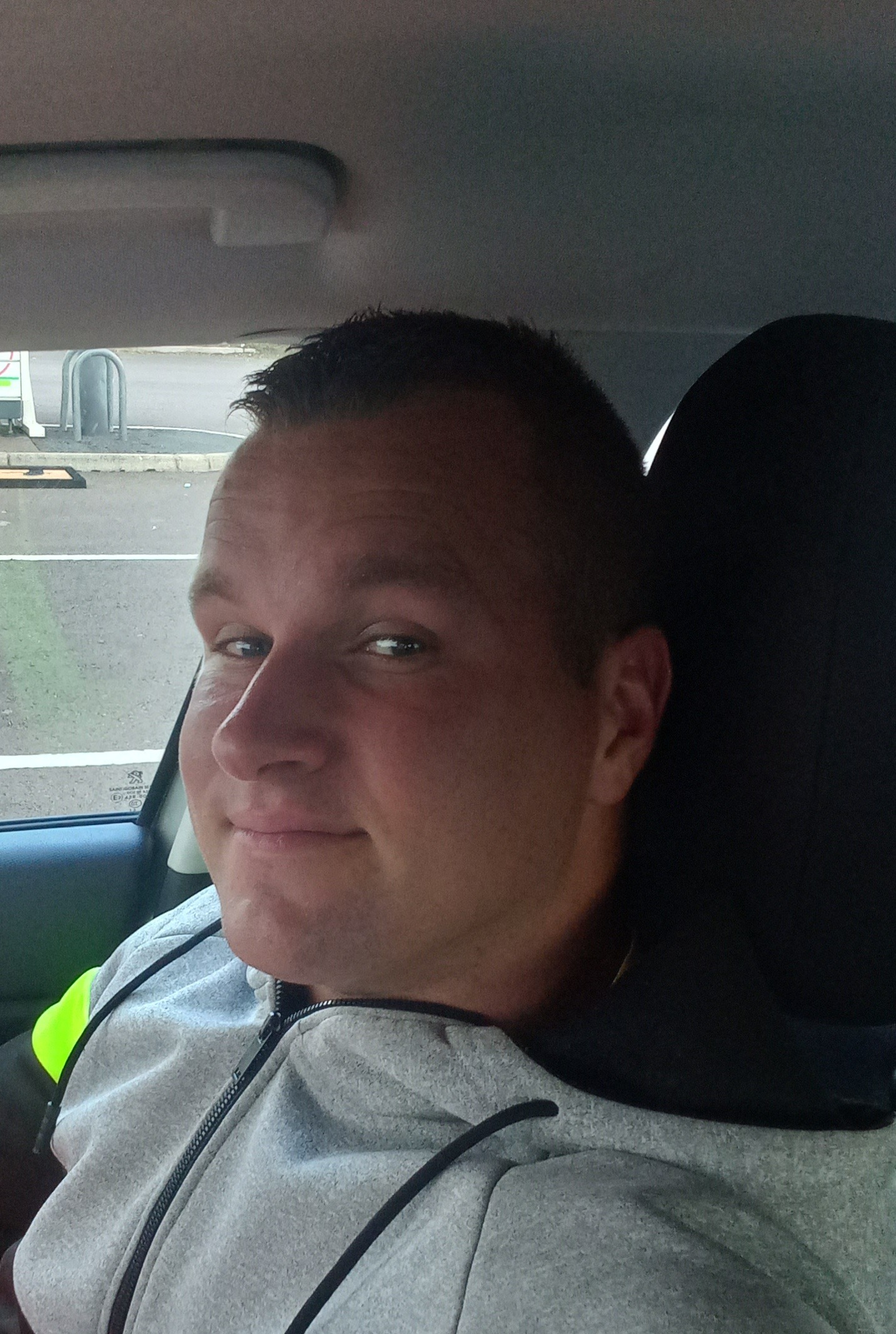 Profil de Medhi, 27 ans, Boite gay à Winikon