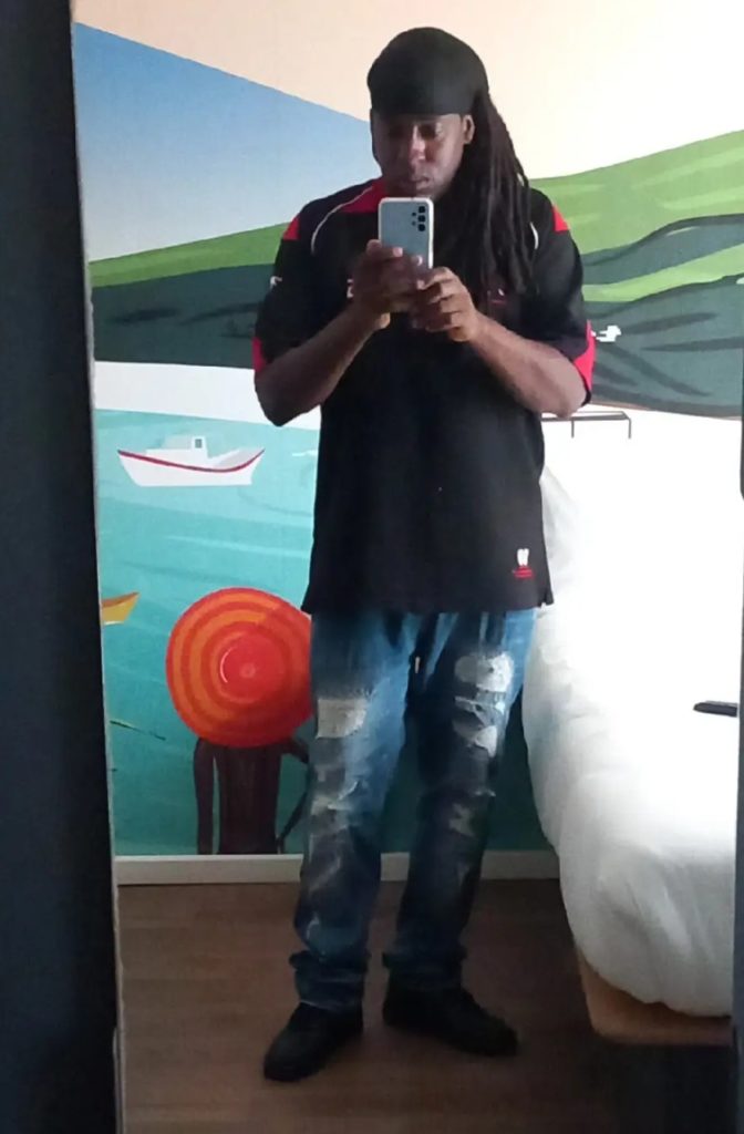 Profil de Iliano, 45 ans, Boite gay à Eclagnens
