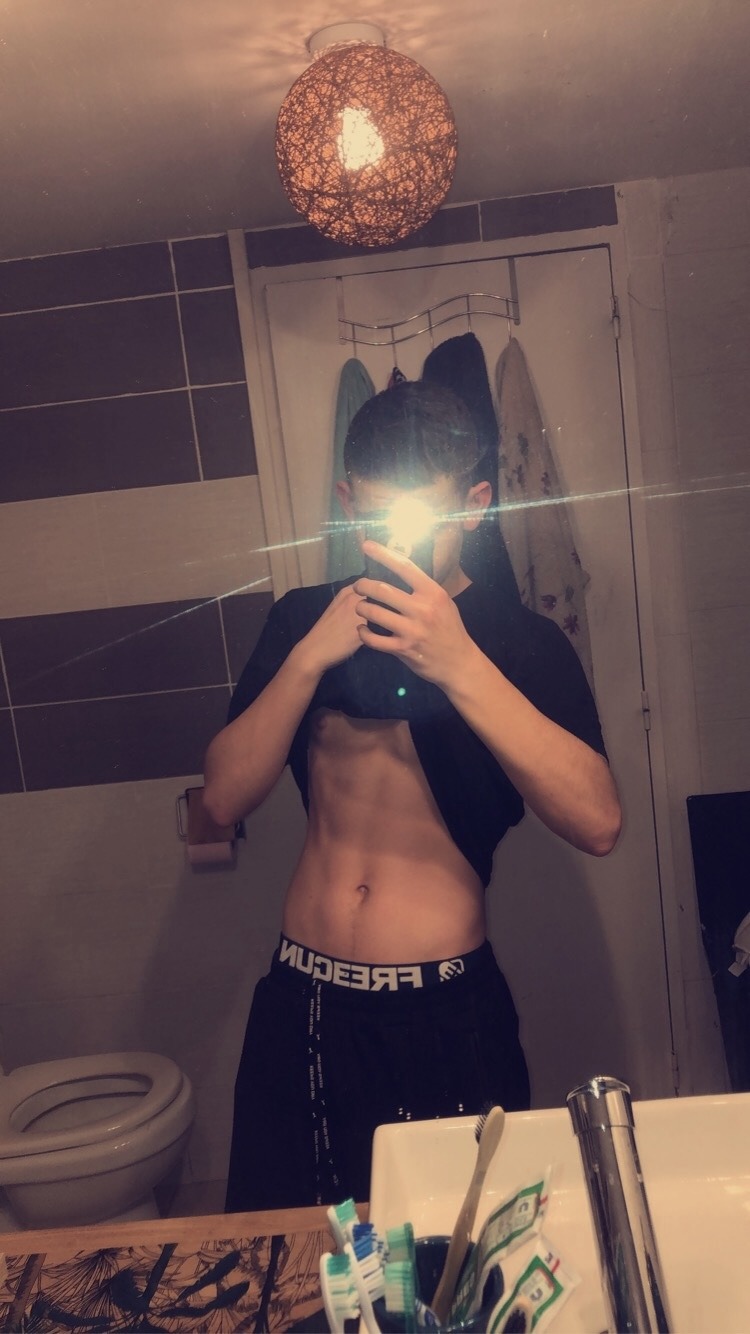 Profil de Hendy, 22 ans, Boite gay à Prêles