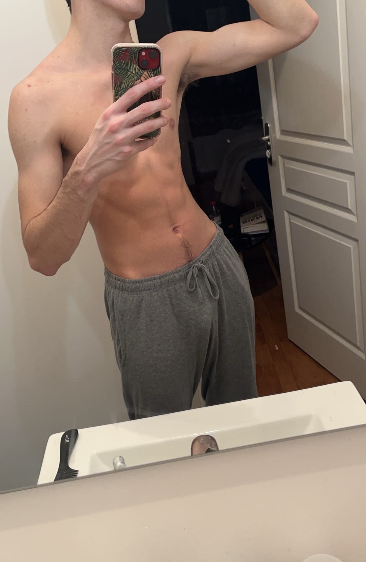 Profil de Enrique, 22 ans, Boite gay à Almens