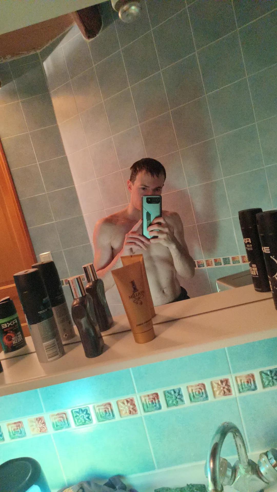Profil de Liham, 26 ans, Boite gay à Cuarnens