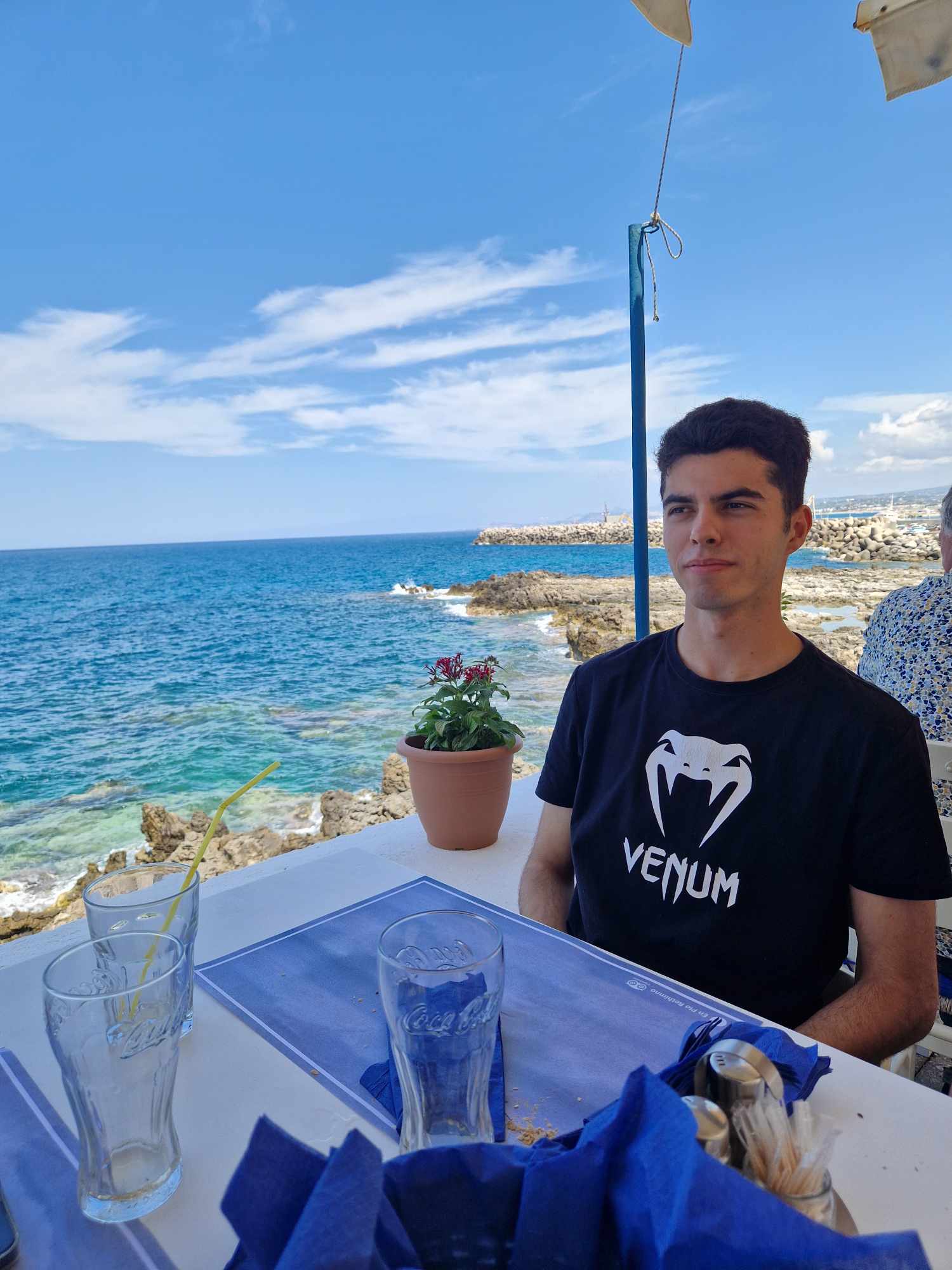 Profil de Djellali, 24 ans, Boite gay à Rivaz