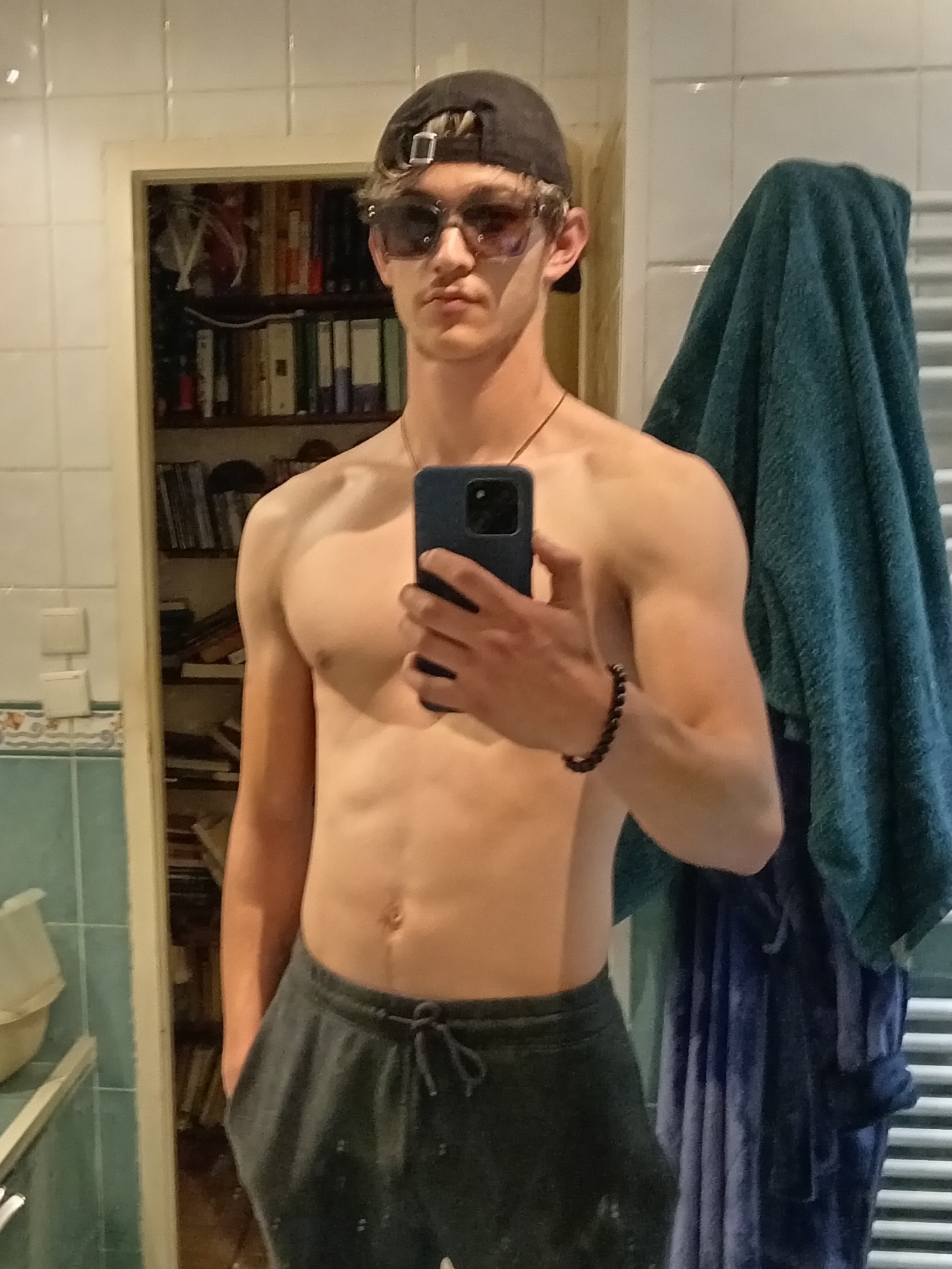 Profil de Kingsley, 18 ans, Boite gay à Loc