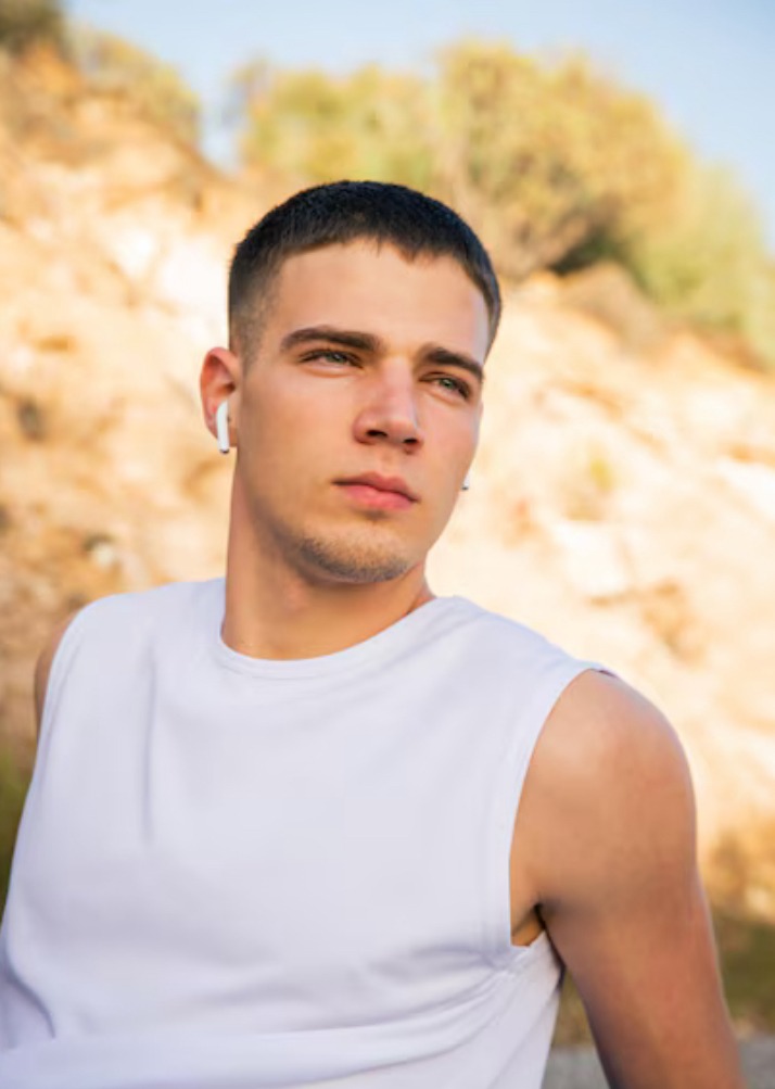 Profil de Esai, 23 ans, Boite gay à Engwang