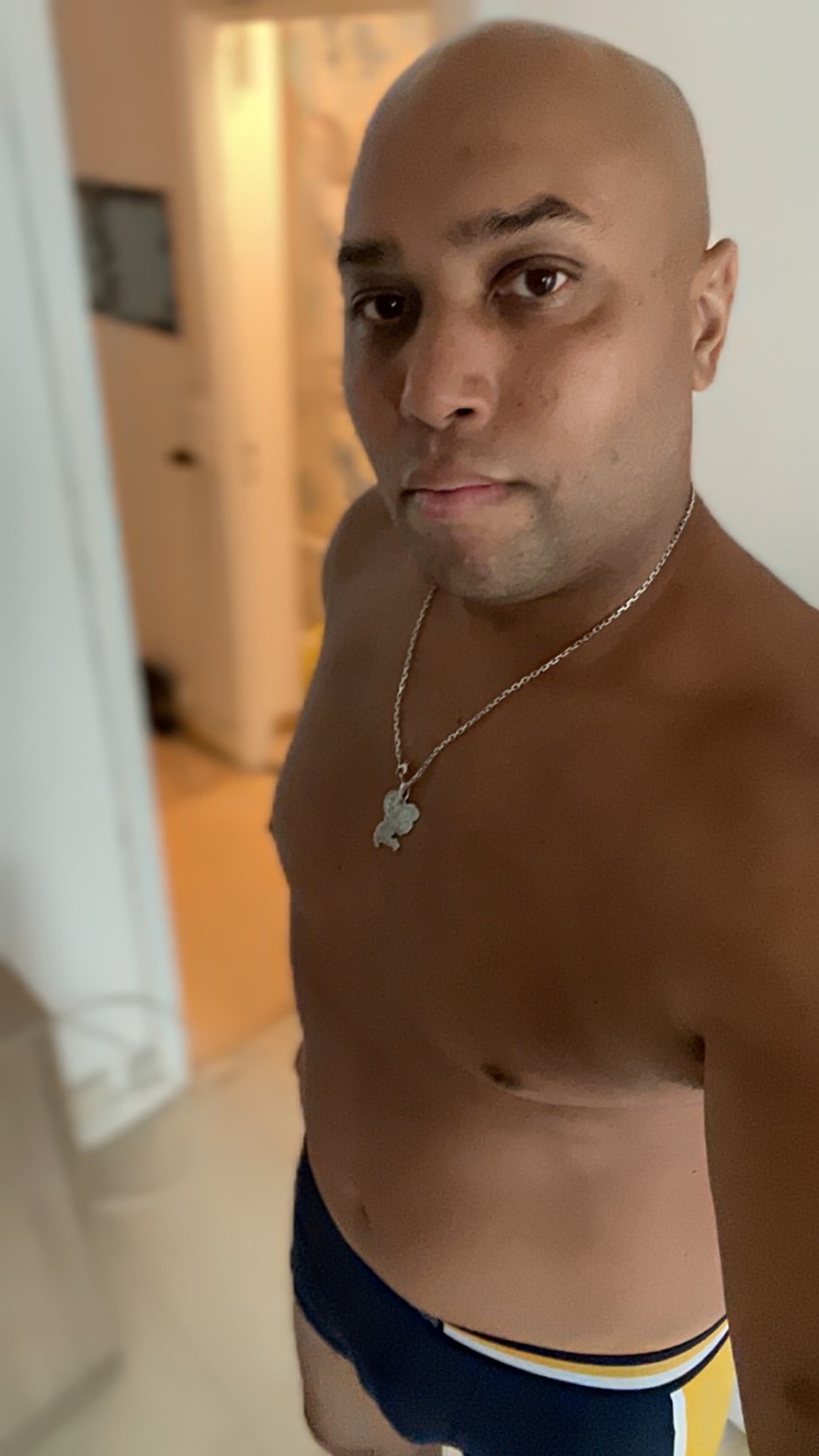 Profil de Enver, 43 ans, Boite gay à Corbeyrier