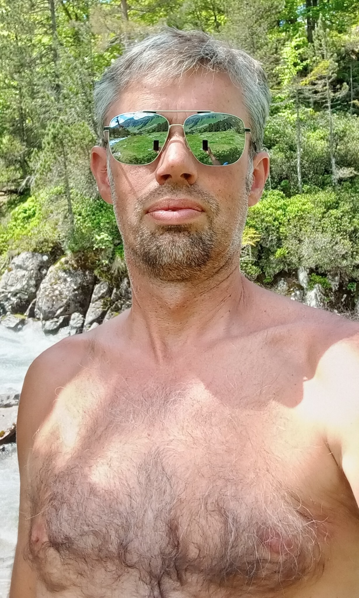 Profil de Keyhan, 50 ans, Boite gay à Tschlin