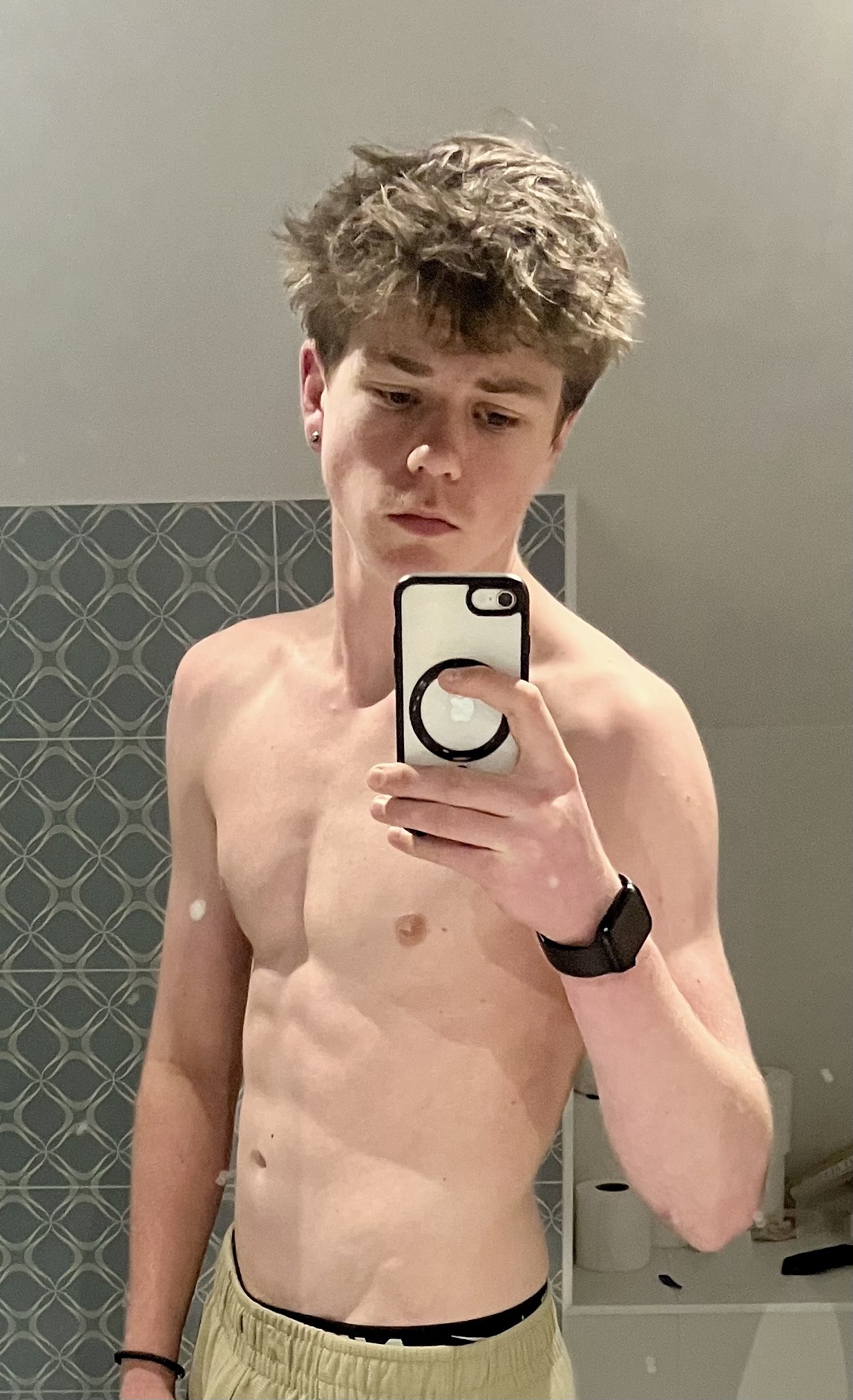 Profil de Fousseni, 19 ans, Boite gay à Büetigen