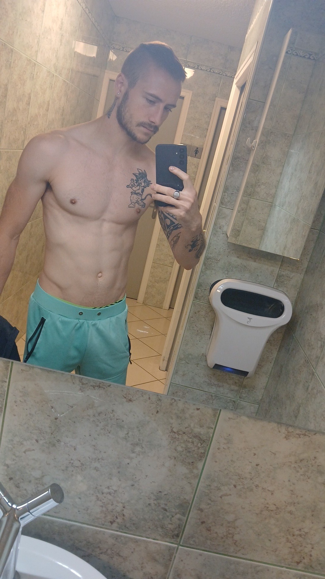 Profil de Mayel, 28 ans, Boite gay à Orbe